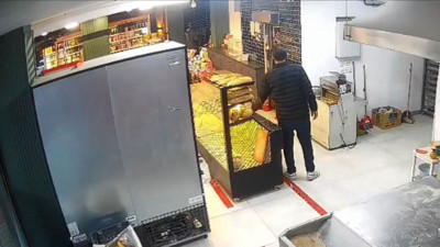 Sultangazi’de ‘kasaptan geldim’ yalanı ile fırını soydu