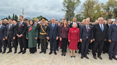 Tekirdağ'da Cumhuriyet Bayramı çelenk töreni Vali Soytürk'ün katılımıyla yapıldı