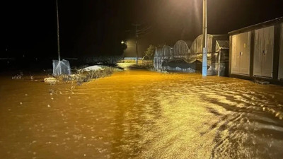 15 gün sonra yine sel alarmı: Evler iş yerleri ve seralar sular altında kaldı