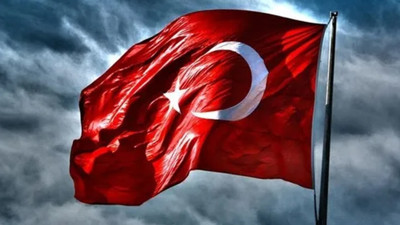 Dakar'daki Afrika'nın en yüksek heykeline Türk bayrağı yansıtıldı