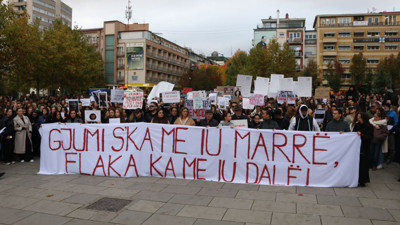 Kosova'da kadın cinayetlerine karşı protesto eylemi yapıldı