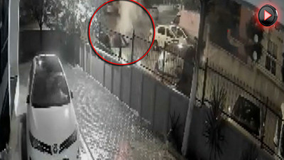 Adana Çukurova’da sokak ortasında ateşlenen havai fişekler araç ve binalara zarar verdi