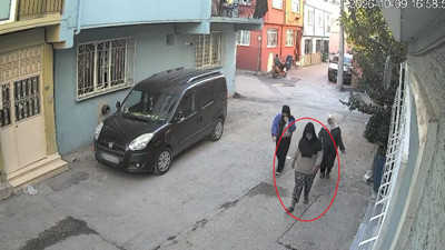 Bursa’da kart –film yöntemi ile girdiği evden 450 bin lira değerinde altın çalan kadın yakalandı
