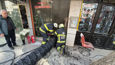Eskişehir'de çiçekçi dükkanı yandı, sahibi gözyaşlarına boğuldu