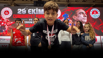 Muay Thai şampiyonları başarılarını Sedat Peker'e armağan etti
