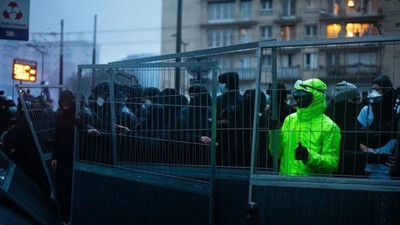 Paris'teki kısmi sokağa çıkma yasağı için Yargıya kaldırılma talebi