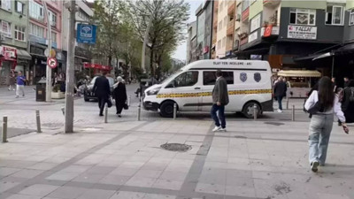 Zeytinburnu'nda esnaf kendisini tehdit eden saldırganı silahla yaraladı