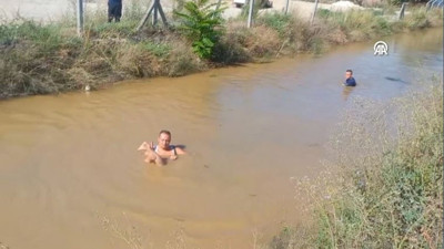 Sulama kanalında bir battı bir çıktı. Boğulma ihbarına giden ekipler şaşkına döndü