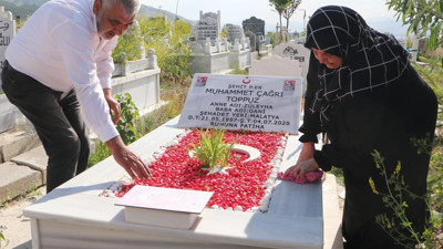3 yıl sonra oğulları şehit sayıldı. Hukuk mücadelesi başlatmışlardı