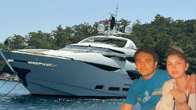 Evliliklerinin 37. yılını Bodrum'da teknede kutladılar