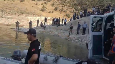 Siirt'te oğlunu kurtarmak için çaya atlayan baba boğuldu
