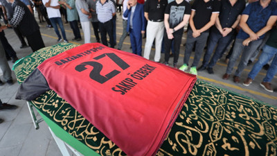 Denizde boğulan teknik direktör Sakıp Özberk'e son görev. Gözyaşları sel oldu