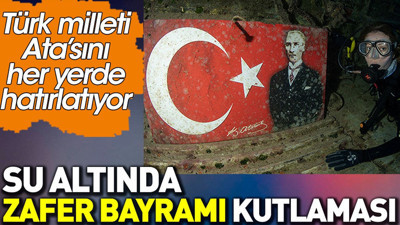 Su altında Zafer Bayramı kutlaması. Türk milleti Ata'sını her yerde hatırlatıyor
