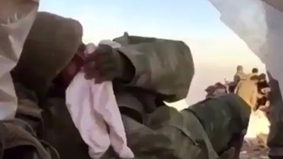 Mehmetçik sınırda 8 günlük bebesinin kıyafetini koklayarak nöbet tuttu