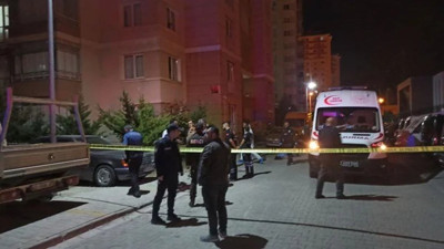 2 genç kızın feci sonu: 15 katlı binanın çatısından atladılar