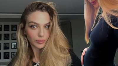 Yasemin Şefkatli'den karnı burnunda poz