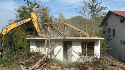 Gölcük'te tam 123 bina yıkıldı