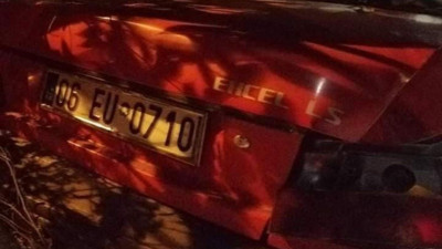 Ankara’da kontrolden çıkan araç boş araziye uçtu
