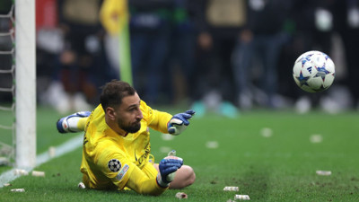 Sahaya sahte dolar yağdırdılar. Milan taraftarından Donnarumma'ya büyük tepki