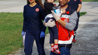 2 yaşındaki kız çocuğunun yardımına helikopter yetişti