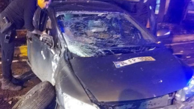 Kontrolden çıkan otomobil ağaca çarptı (14 Kasım 2023)