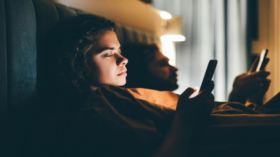 Telefonun ekranına çok fazla bakanlar dikkat. Bu hastalığa yakalanmış olabilirsiniz