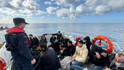 Kaçak göçmenler ülkeyi terk etmeyi çalışırlarken yakalandı