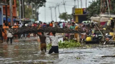 Hindistan’ı vuran selde en az 5 kişi hayatını kaybetti
