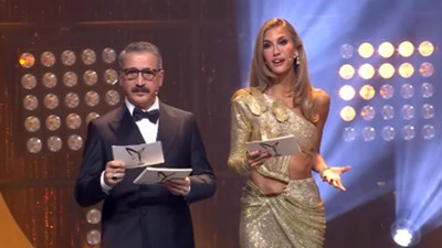 Çağla Şıkel'in dişleri sosyal medyanın diline düştü