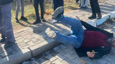 Öğrenciler şakalaştı veliler kavga etti