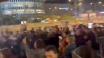 İsrail'de halk, yanlışlık öldürülen rehinelerin için adalet istiyor