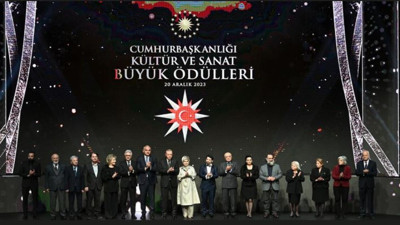 Cumhurbaşkanı Sarayda Kültür ve Sanat Büyük Ödüllerini dağıttı. Ödüllerin hepsi aynı mahalleye gitti