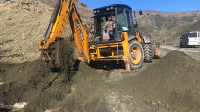 Sağanak sonrası kapanan köy yolları yeniden ulaşıma açıldı