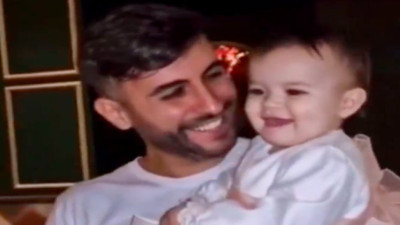 Kadınlar her yaşta aynı... Küçük kızın hediyeye verdiği tepki güldürdü