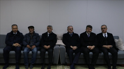 Bakan Yerlikaya'dan şehit Emrullah Gülmez'in şehit ailesine taziye ziyareti