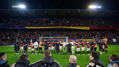 Galatasaray maçı öncesi Sparta Prag'a moral. Taraftar şov yaptı