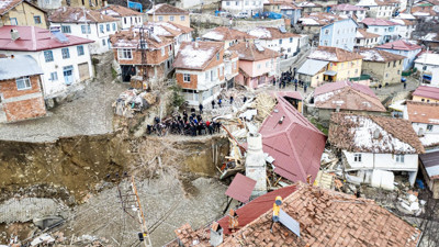 Cami, 40 konut, 4 ahır, 2 samanlık taşınacak