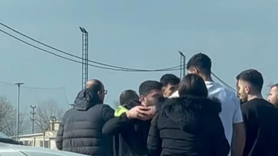 Ortalık savaş alanına döndü! Önce kadınlar, sonra erkekler birbirine girdi...