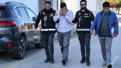Kendisini durduran polislere “Hayırdır devrem” diyen sahte polis yakalandı