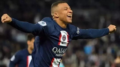Mbappe'nin annesini görenler şaşkına döndü