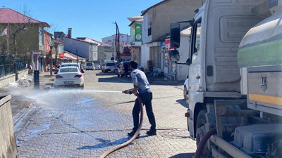 Karlıova'da sokaklar temizlendi