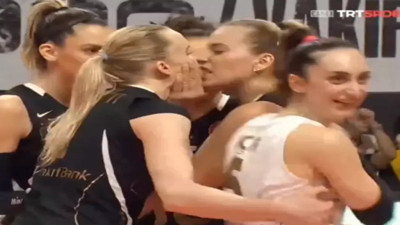 TRT dudak dudağa sevinci yakaladı. Vakıfbank'ın Sultanları neye uğradığını şaşırdı