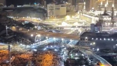 Kabe'de Kadir Gecesi izdihamı