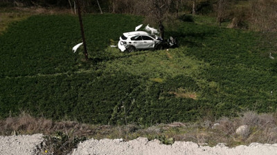Bursa'da otomobil tarlaya devrildi: 2 ölü