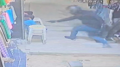 Sokak ortasında silahlı saldırıya uğradı