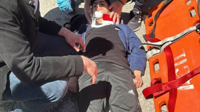 Yaya geçidinden geçen çocuğa otomobil çarptı