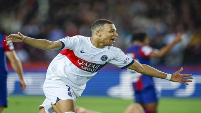 Mbappe efsane futbolcuları yakaladı