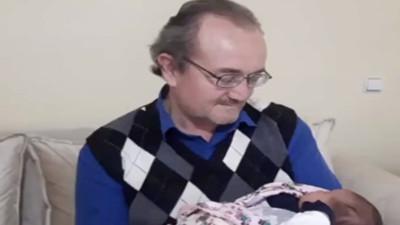 TikTok kullanıcısından babasına espiri: "Hep aynı kazak!"