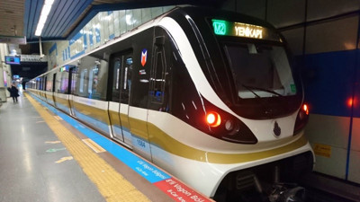 M2 metro hattında intihar girişimi
