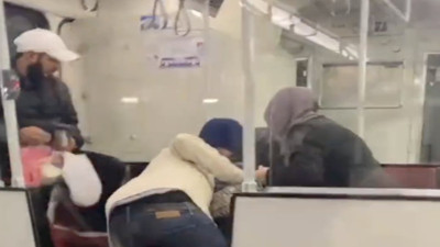 Tramvayda korkunç olay: Tartışma sonucu ailesini koruyan baba falçata ile yaralandı!